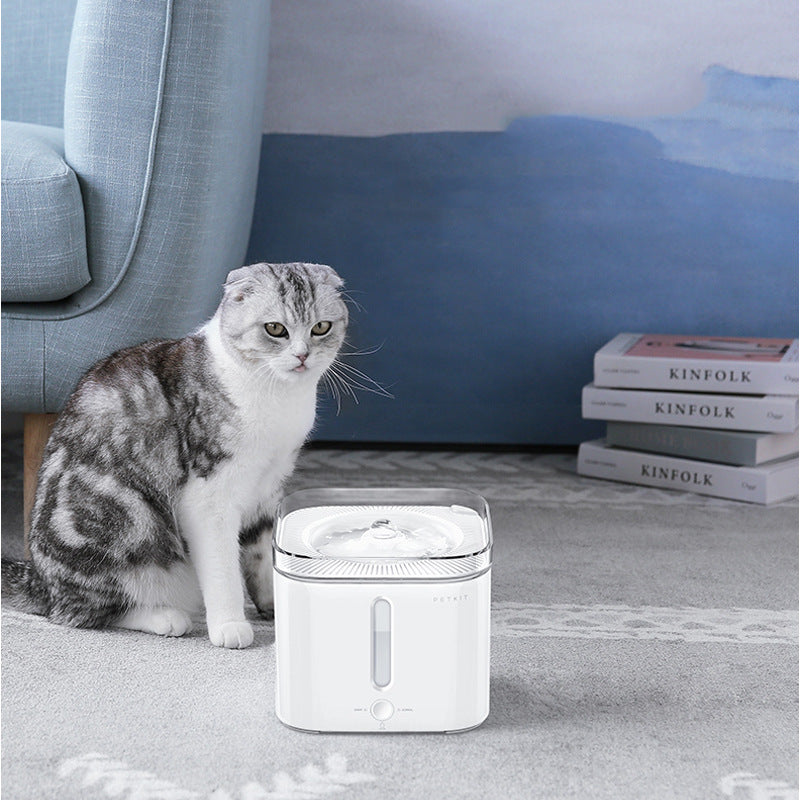 White pet drinking fountain - Pawluxe
